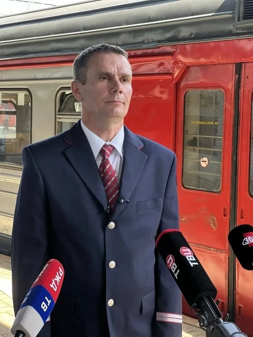 Машиниста и его помощницу наградили за помощь при родах в электричке  13 мая в поезде Сергиев Посад 