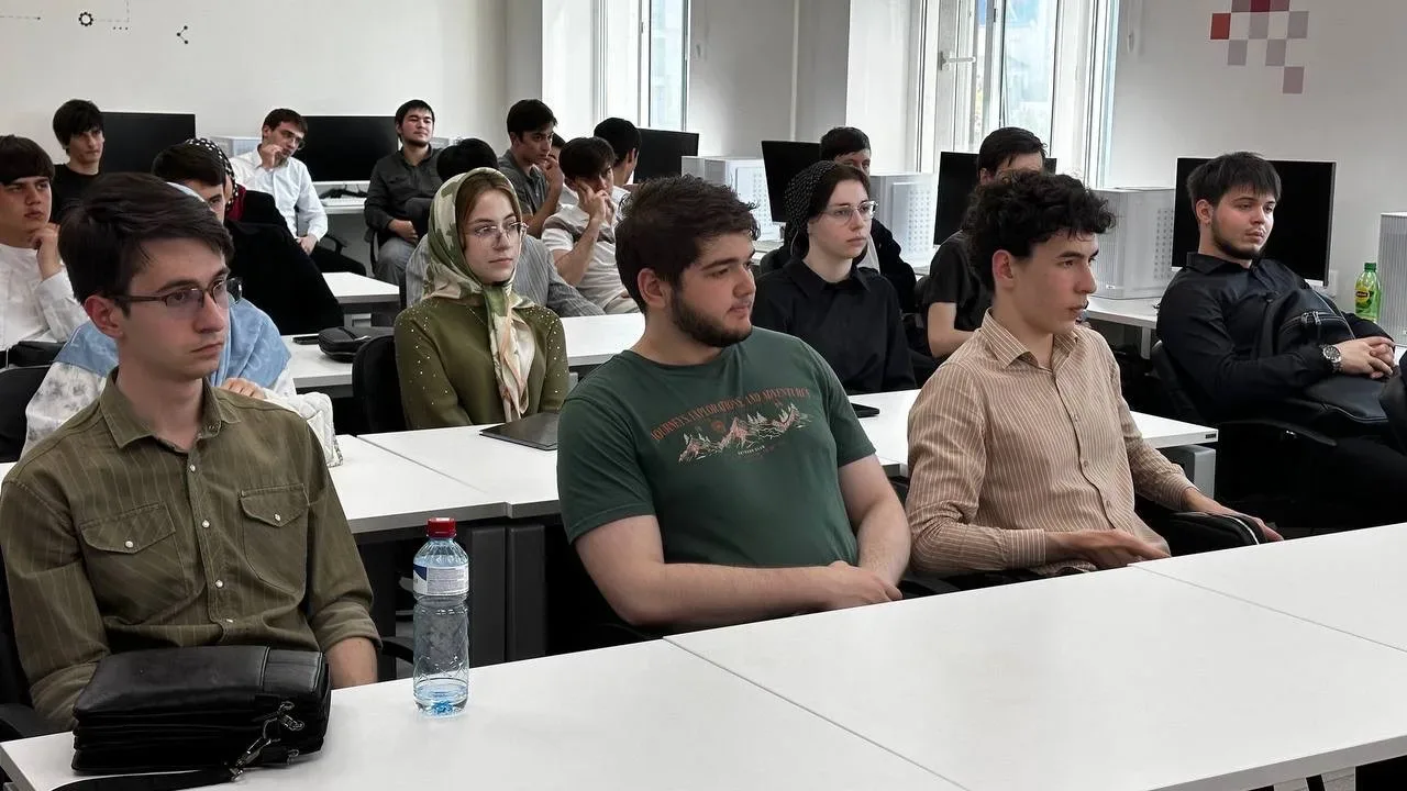 📌 «IT-Pro» продолжается: участники переходят к ключевому этапу работы!  В ИПИТ ГГНТУ им. акад. М.Д. 