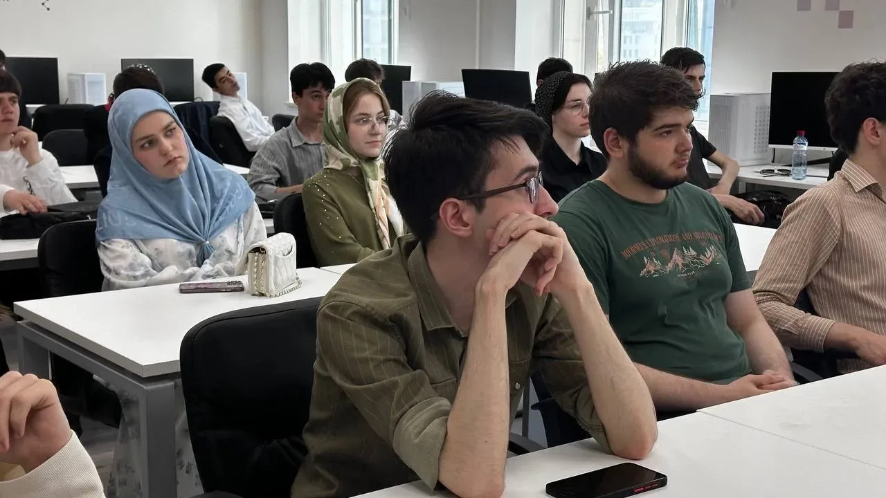 📌 «IT-Pro» продолжается: участники переходят к ключевому этапу работы!  В ИПИТ ГГНТУ им. акад. М.Д. 