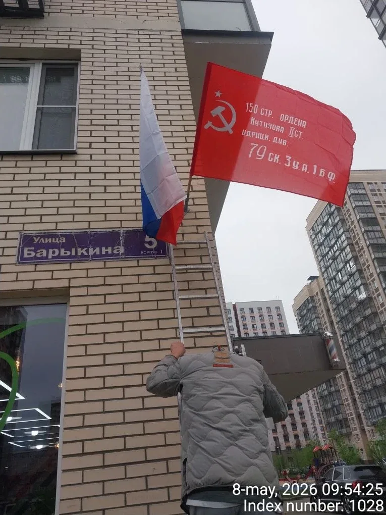 🇷🇺 Помним историю. Сохраняем традиции.  Ежедневно сотрудники управляющей компании «Азимут» ремонтиру