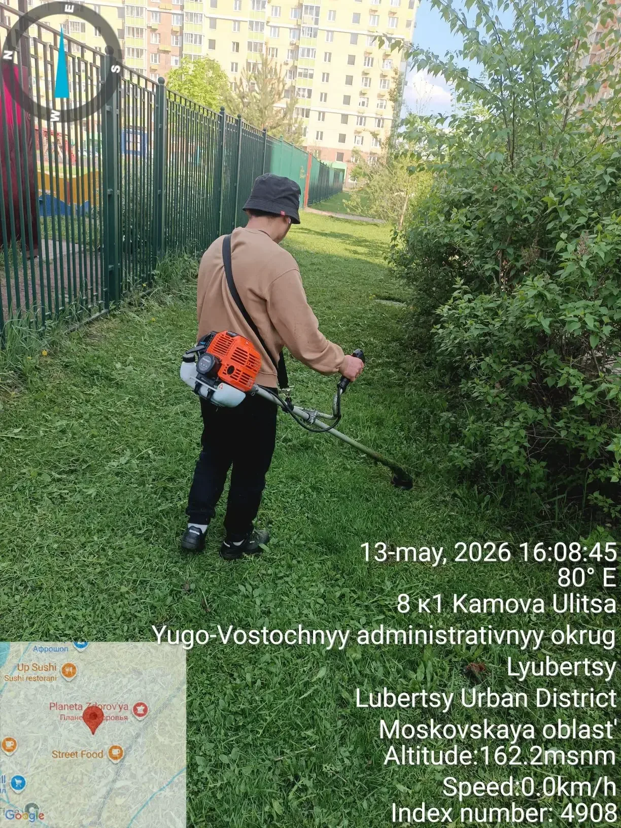 🌱 Сезон покоса открыт: сотрудники УК приступили к скашиванию травы  С наступлением устойчивой тёплой