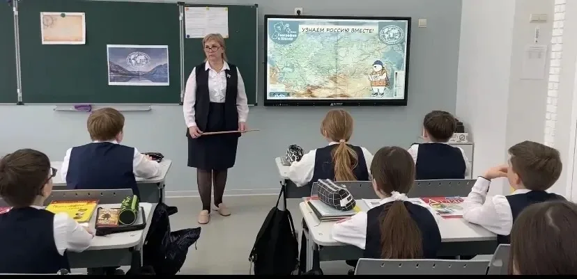 Наши пятиклассники — юные исследователи России! 🗺✨  Знаете ли вы Россию так, как знают её теперь уче