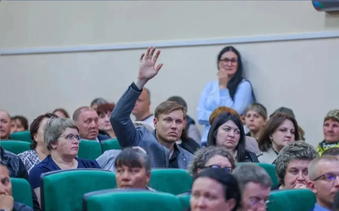 Рабочая поездка в Смирныховский район.  🔹 Перед общей встречей губернатора Валерия Лимаренко с жител