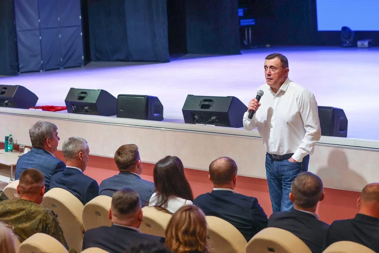 Рабочая поездка в Анивский район.  🔹 Перед основной встречей губернатора Валерия Лимаренко с населен