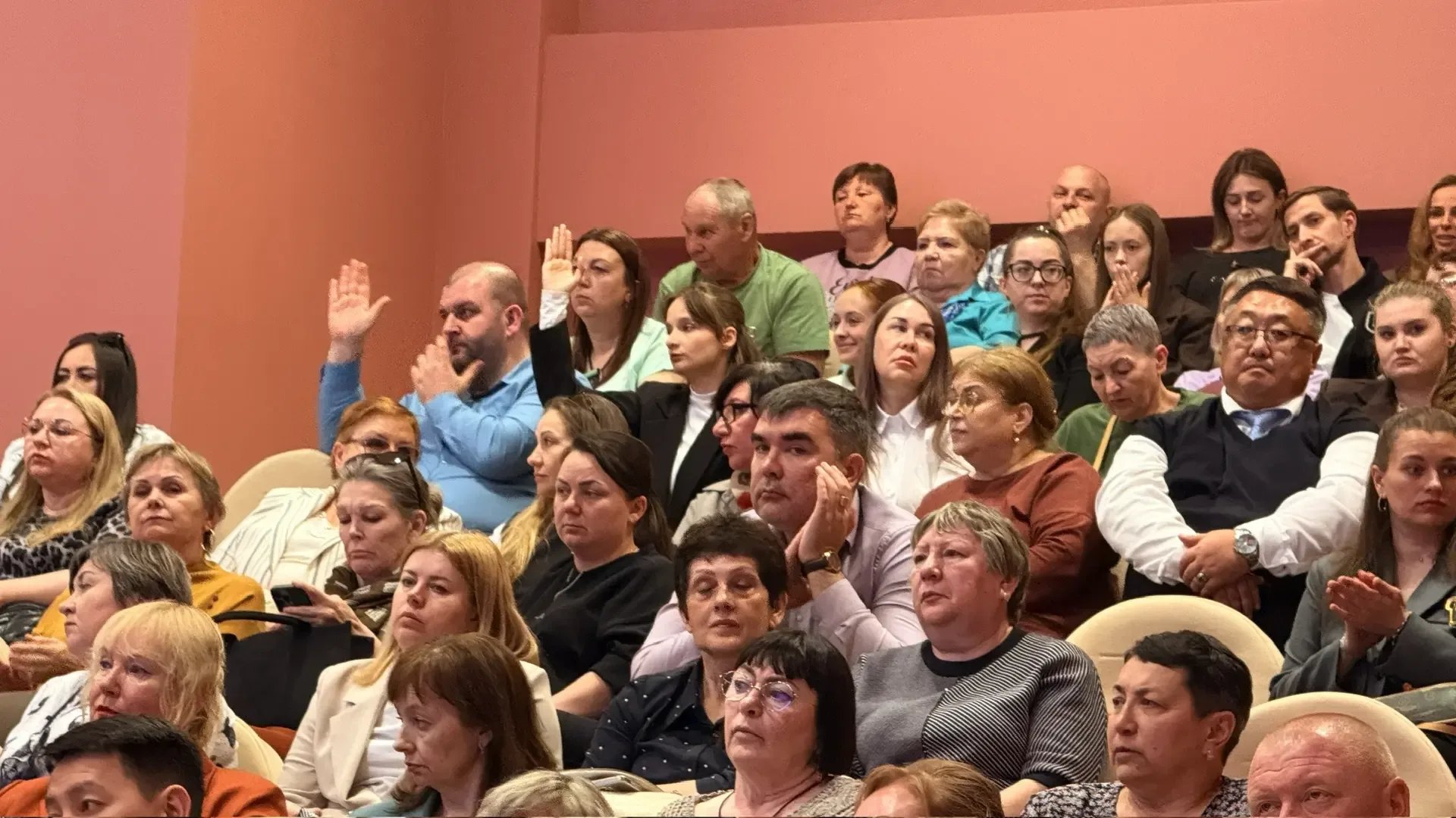 Рабочая поездка в Анивский район.  🔹 Перед основной встречей губернатора Валерия Лимаренко с населен