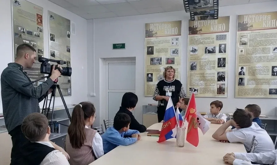 ❓ Выставочные залы или картинные галереи?  🔥 Нет! Это школьные музеи участников «Клуба директоров»  