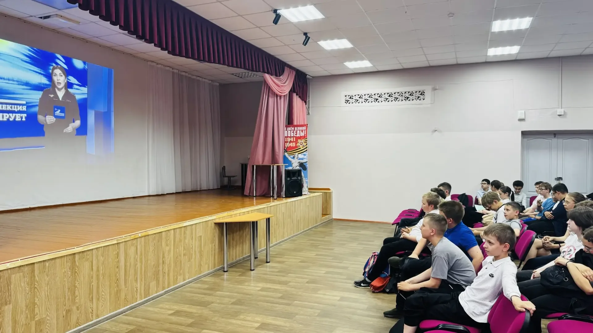 Школьники 5,6,8 классов поговорили о безопасности на дорогах  Сегодня в нашей школе прошла встреча с