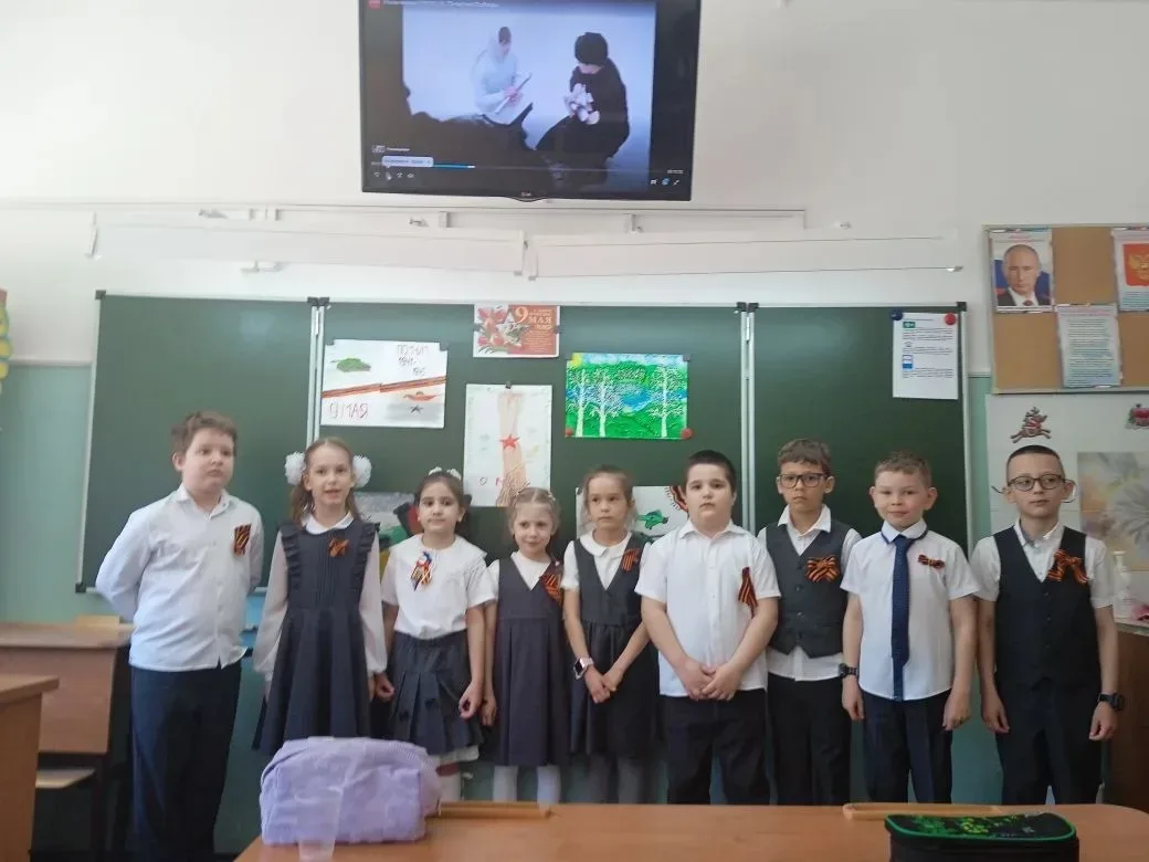 В 1А классе прошёл незабываемый классный час «Чтим великий День Победы»! 🎖️Ребята с волнением слушал
