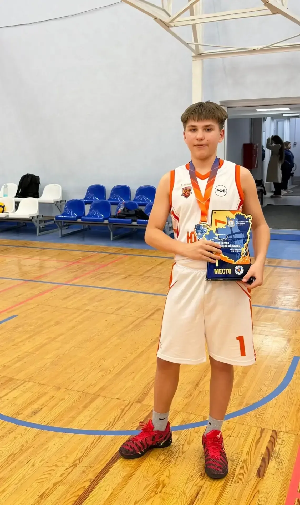 🏆 Гордость 74-й школы! Наши ребята — ЧЕМПИОНЫ! 🏀  Огромное достижение, от которого мурашки по коже! 