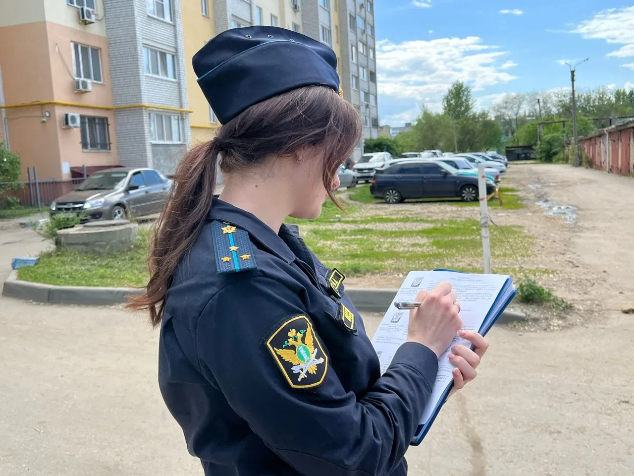 Балаковские приставы восстановили трудовые права медработницы  В городе Балаково Саратовской области