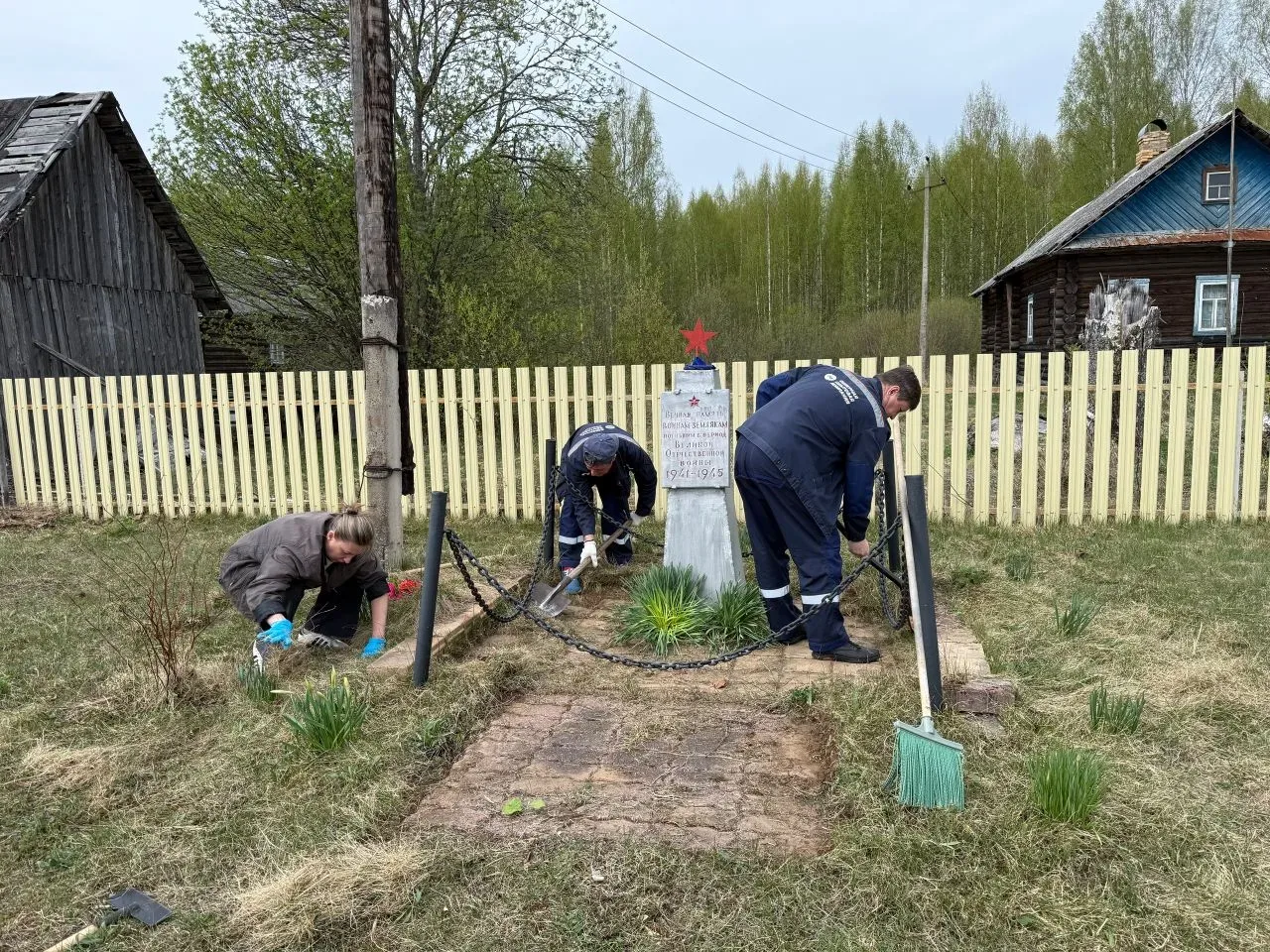 ⭐ Сотрудники Северной сбытовой компании продолжили добрую традицию: накануне Дня Победы приводить в 