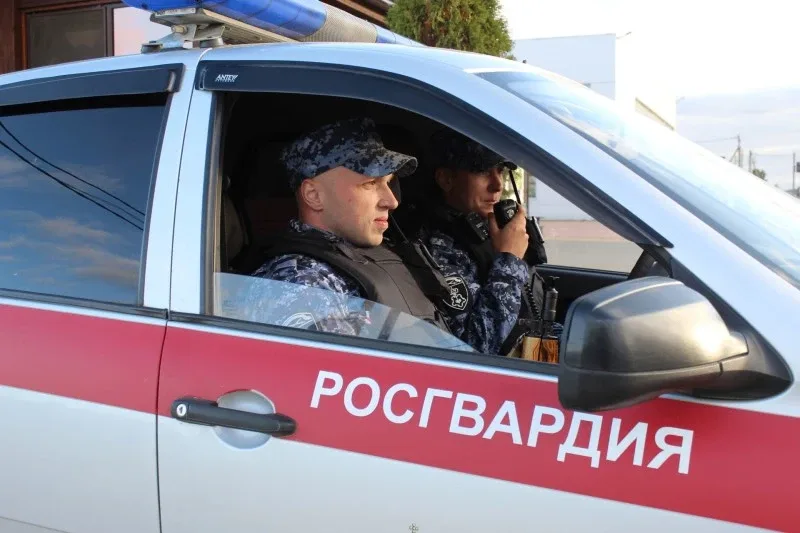 В КОМИ РОСГВАРДЕЙЦЫ ПРЕСЕКЛИ В МАГАЗИНАХ ХУЛИГАНСТВО, ДРАКУ И ПОПЫТКУ ХИЩЕНИЯ ВИСКИ  В магазинах Ком