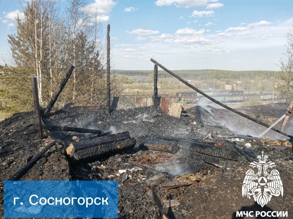 НА ПОЖАРЕ В ПРИЛУЗСКОМ РАЙОНЕ ЭВАКУИРОВАНЫ ТРИ ЧЕЛОВЕКА  За дежурные сутки в Коми ликвидировали шест