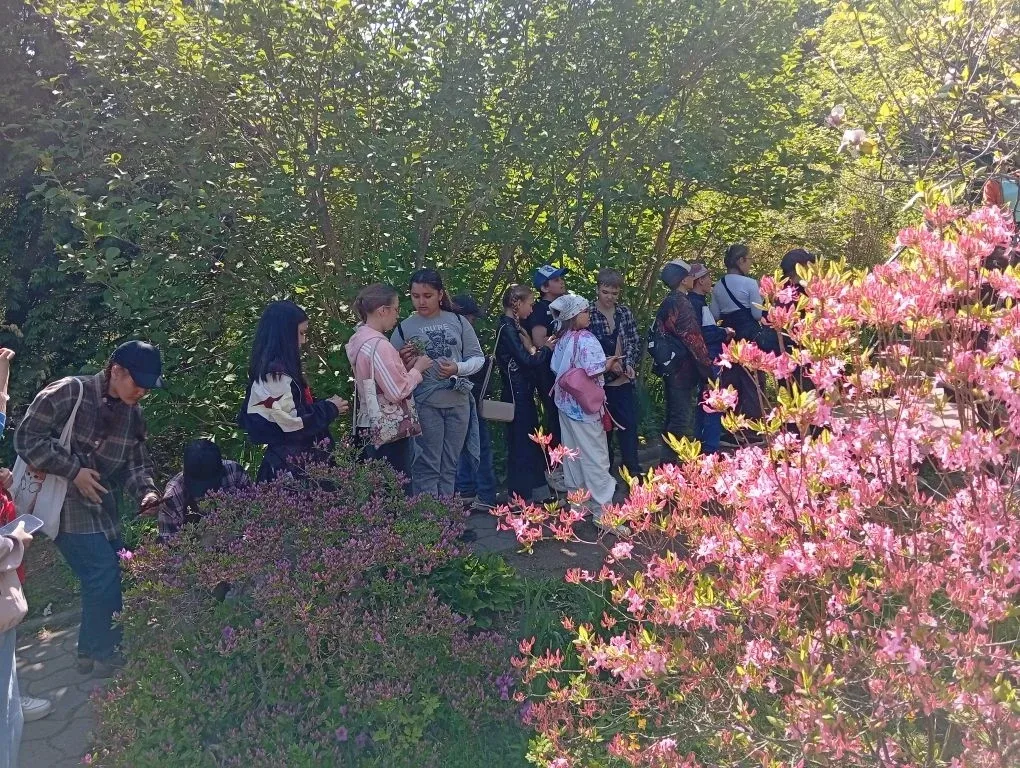 🌿 Путешествие в мир растений: пятиклассники в Ботаническом саду  Сегодня ученики пятых классов совер