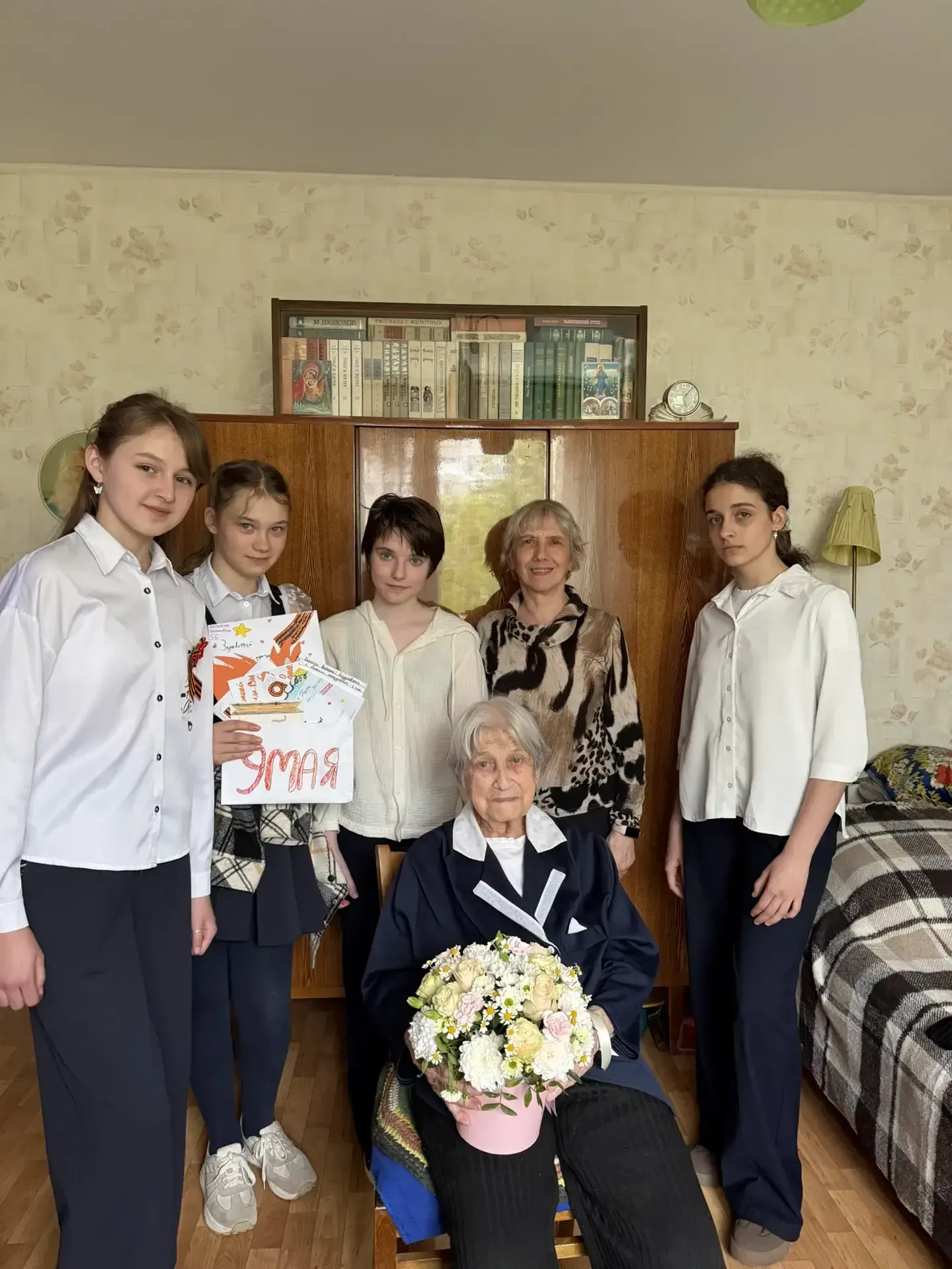 В гости к ветеранам   💐 В преддверии великого праздника Победы наши школьники навестили ветеранов Ве