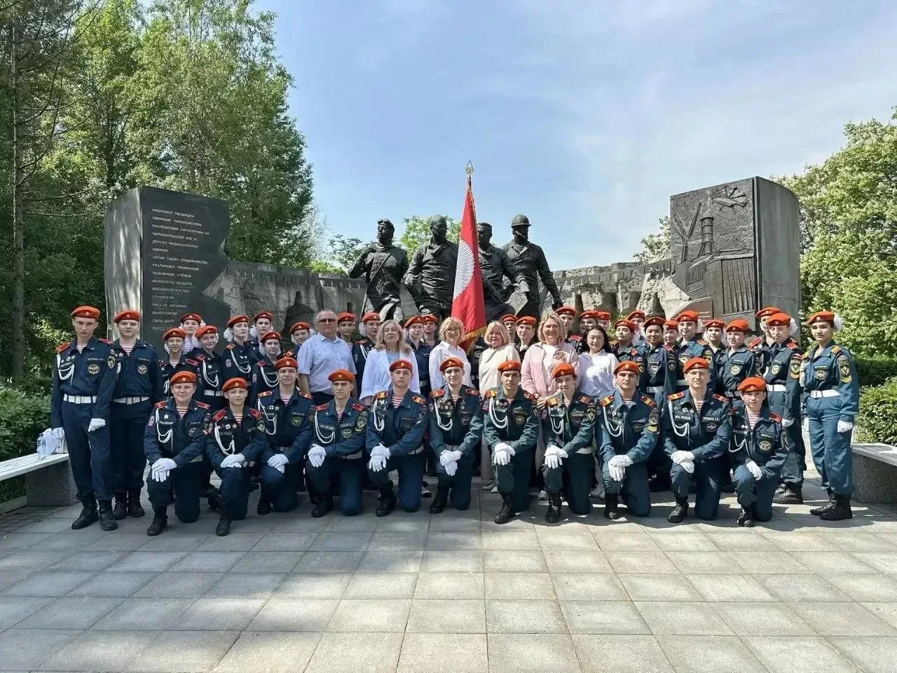 Не прервётся связь поколений  🏛️ Кадеты Школы №491 вновь достойно представили направление МЧС на пар