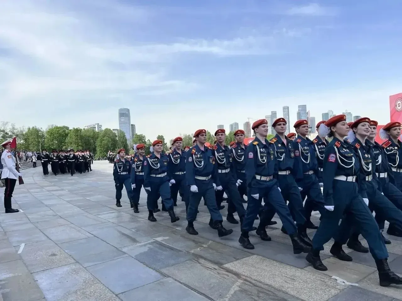 Не прервётся связь поколений  🏛️ Кадеты Школы №491 вновь достойно представили направление МЧС на пар