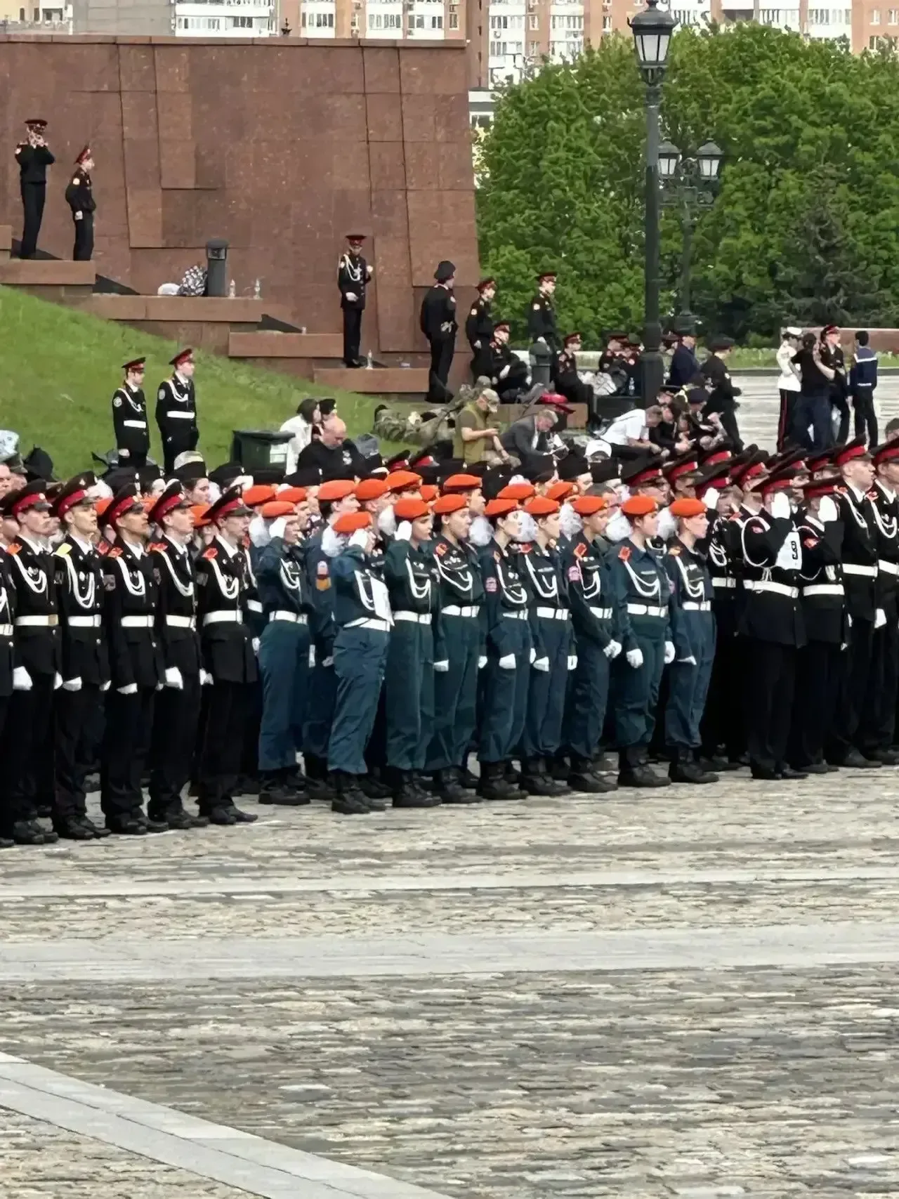 Не прервётся связь поколений  🏛️ Кадеты Школы №491 вновь достойно представили направление МЧС на пар