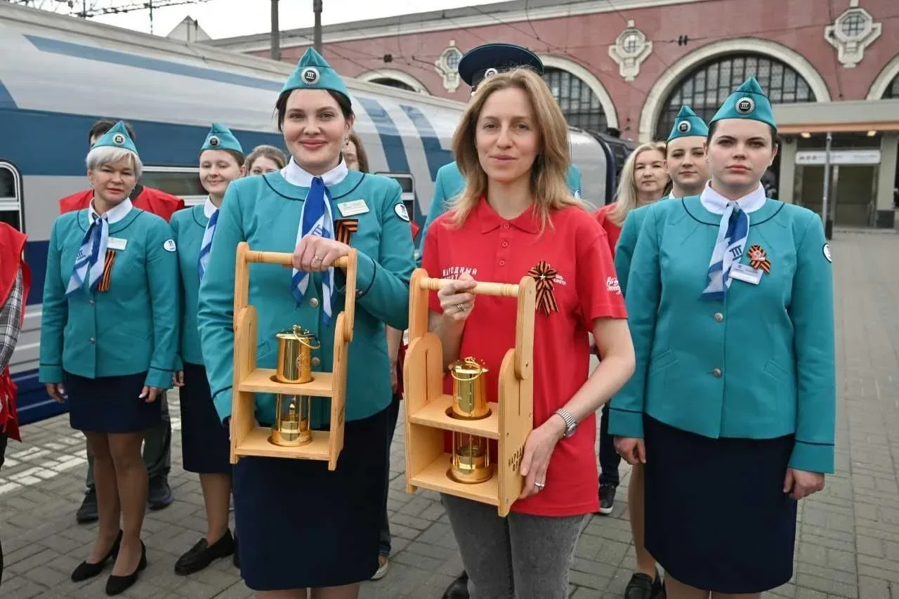 Поезда «Таврия» доставят частицы огня от Могилы Неизвестного Солдата в Александровском саду Москвы в