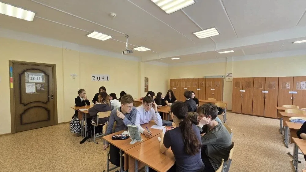 В рамках недели русского языка и литературы десятиклассники устроили мозговой штурм! Взяли билет в п