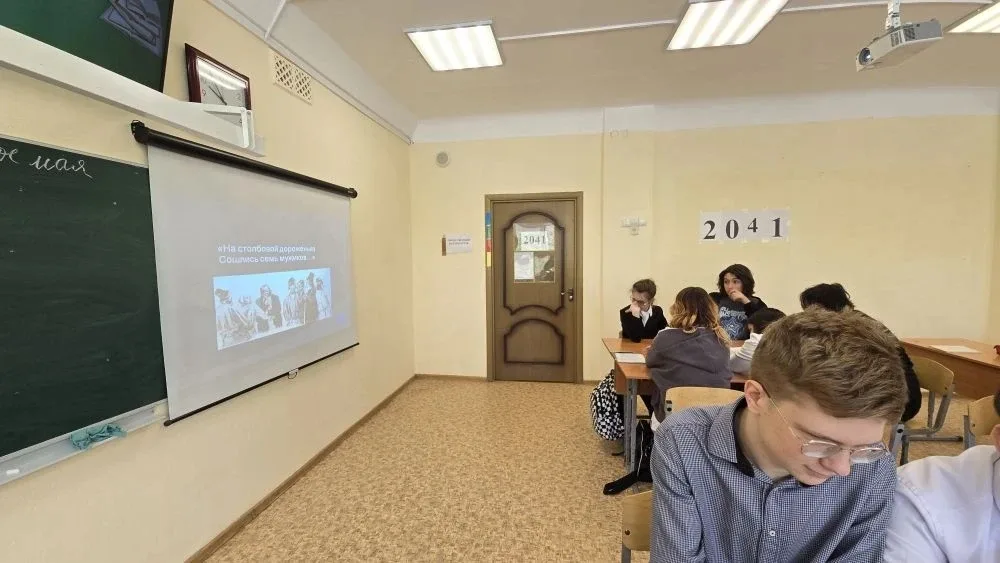 В рамках недели русского языка и литературы десятиклассники устроили мозговой штурм! Взяли билет в п