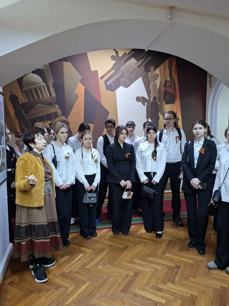 🏛️  Учащиеся 9–10 классов нашей школы совершили познавательное путешествие в прошлое, посетив Центра