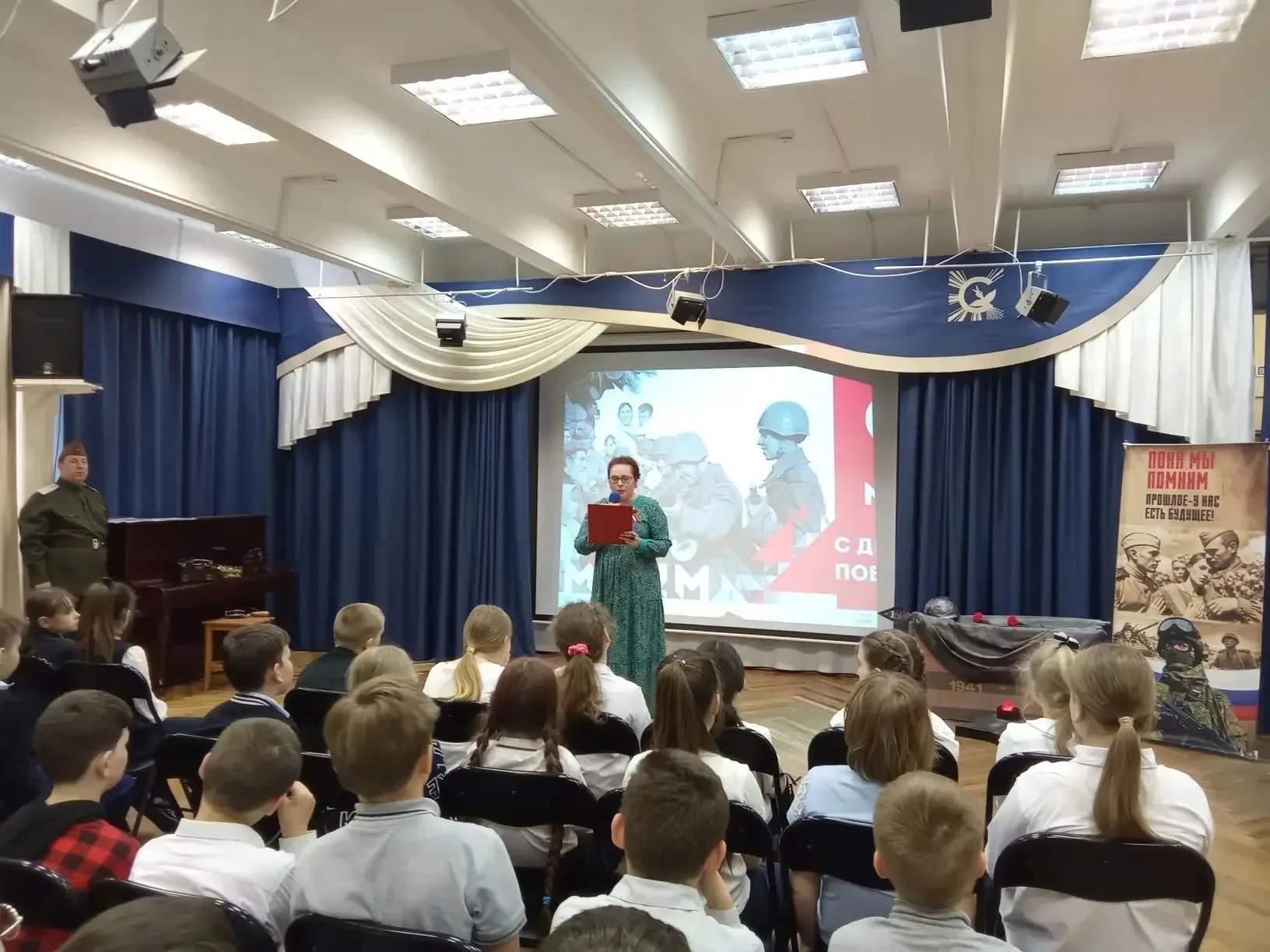 🕯️ Память, которую важно хранить: ученики школы побывали на памятном мероприятии в @ДДТ «Современник