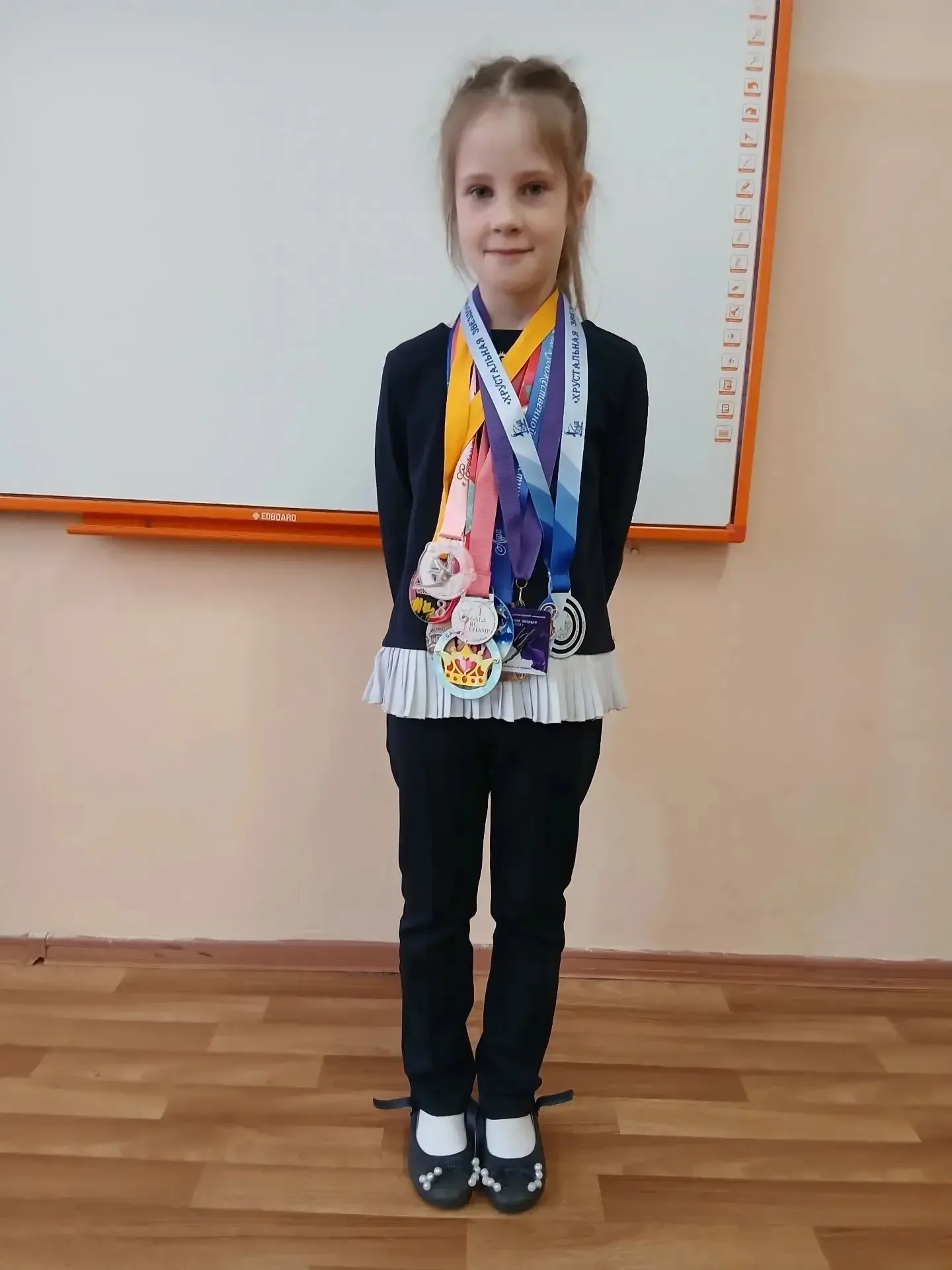 ✨ Бронза международного турнира: успех юной гимнастки из 1А!  В апреле в Санкт-Петербурге прошли меж