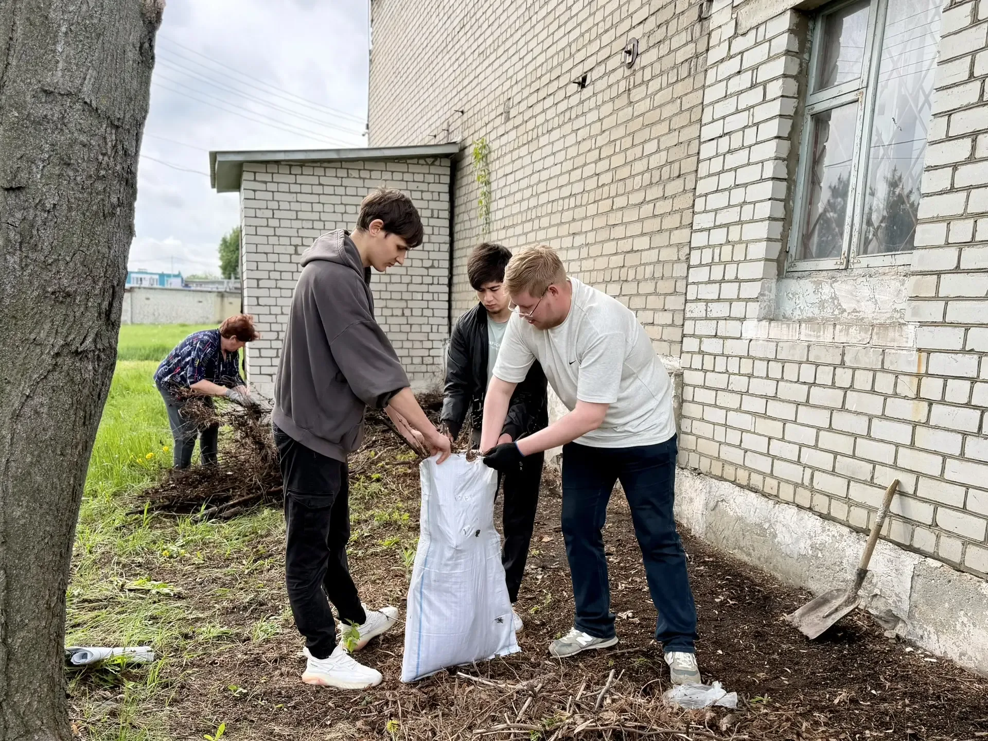 Наш субботник - заряд позитива и чистота вокруг!  🌿 Студенты и преподаватели Губкинского филиала НИТ