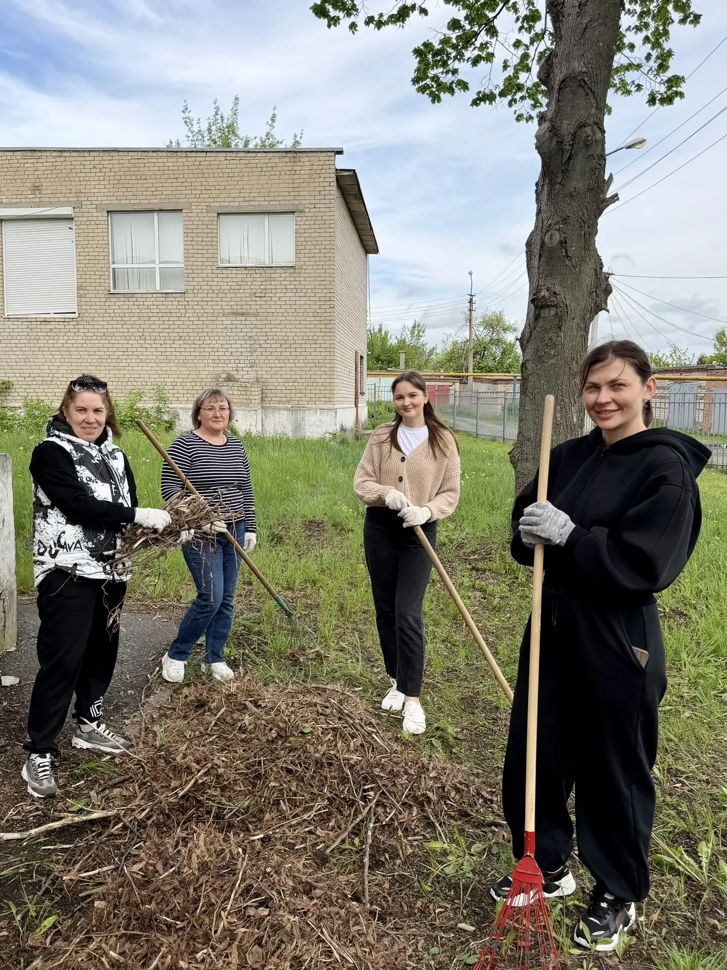 Наш субботник - заряд позитива и чистота вокруг!  🌿 Студенты и преподаватели Губкинского филиала НИТ