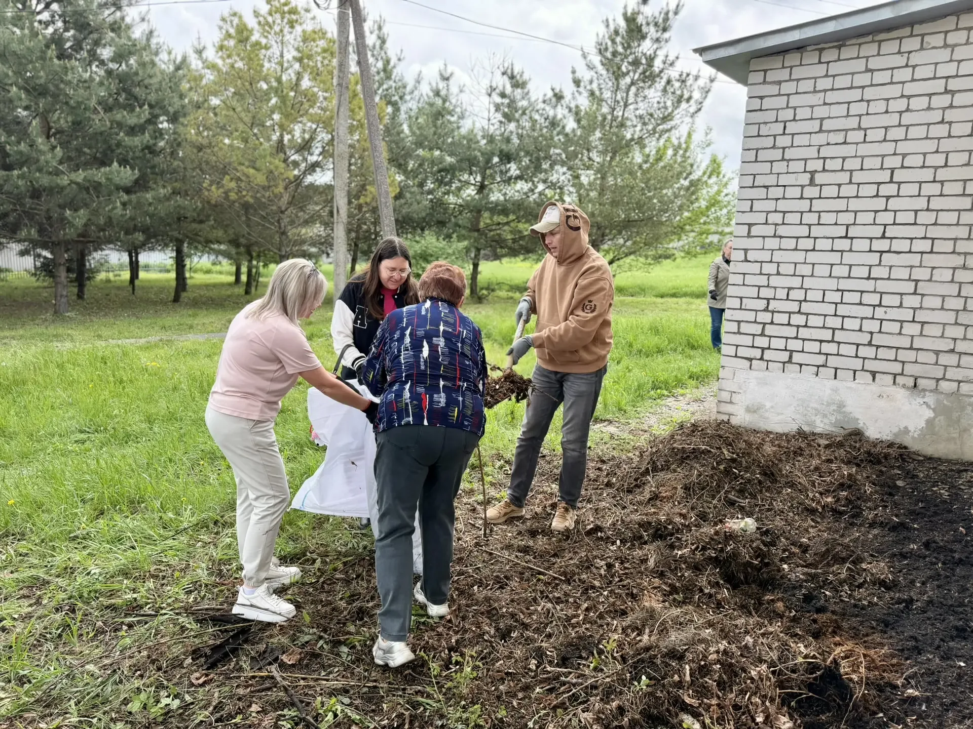 Наш субботник - заряд позитива и чистота вокруг!  🌿 Студенты и преподаватели Губкинского филиала НИТ