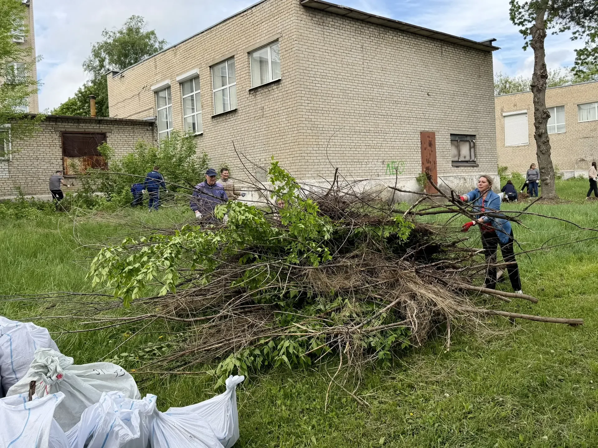 Наш субботник - заряд позитива и чистота вокруг!  🌿 Студенты и преподаватели Губкинского филиала НИТ