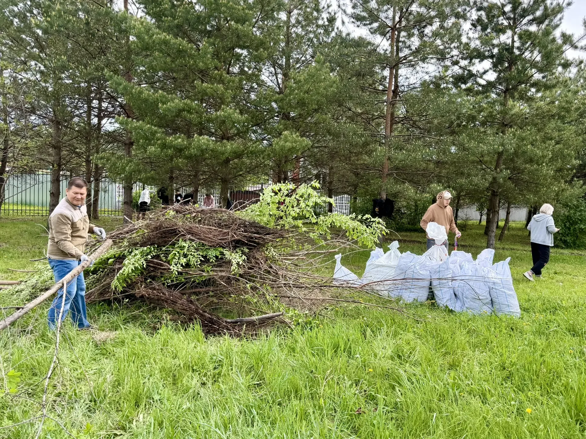 Наш субботник - заряд позитива и чистота вокруг!  🌿 Студенты и преподаватели Губкинского филиала НИТ