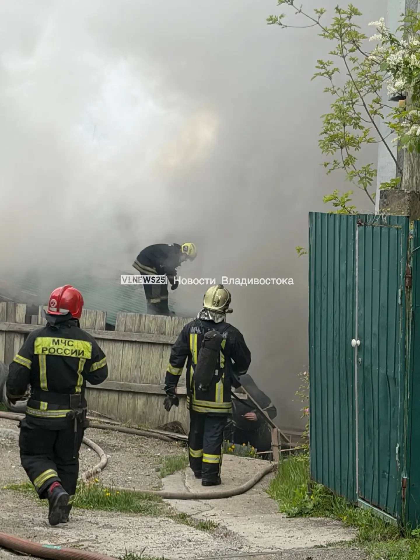 🔥Во Владивостоке на Змеинке сегодня сгорел частный дом    Сегодня в 15:59 на телефон пожарно-спасате