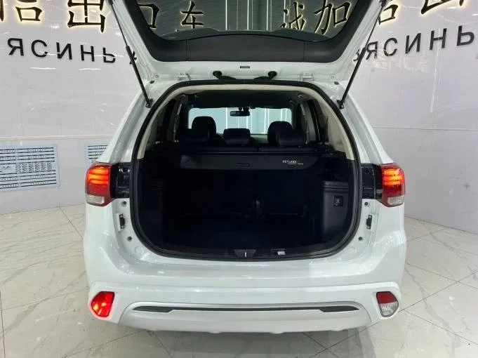 В ПРОДАЖЕ: Mitsubishi Outlander Money Facelift 🌟  Направление: Китай Год выпуска: октябрь 2022/07 Пр
