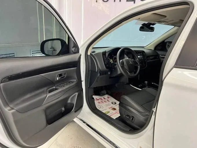 В ПРОДАЖЕ: Mitsubishi Outlander Money Facelift 🌟  Направление: Китай Год выпуска: октябрь 2022/07 Пр