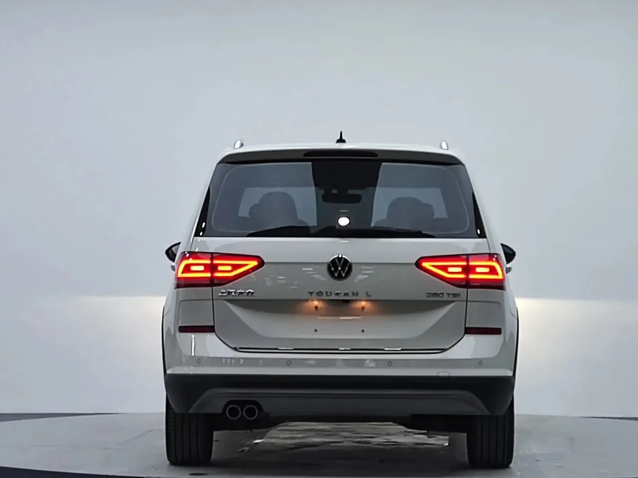 🔥Предлагаем к покупке компактвэн Volkswagen Touran L 280TSI DSG из Китая!  Название Touran происходи