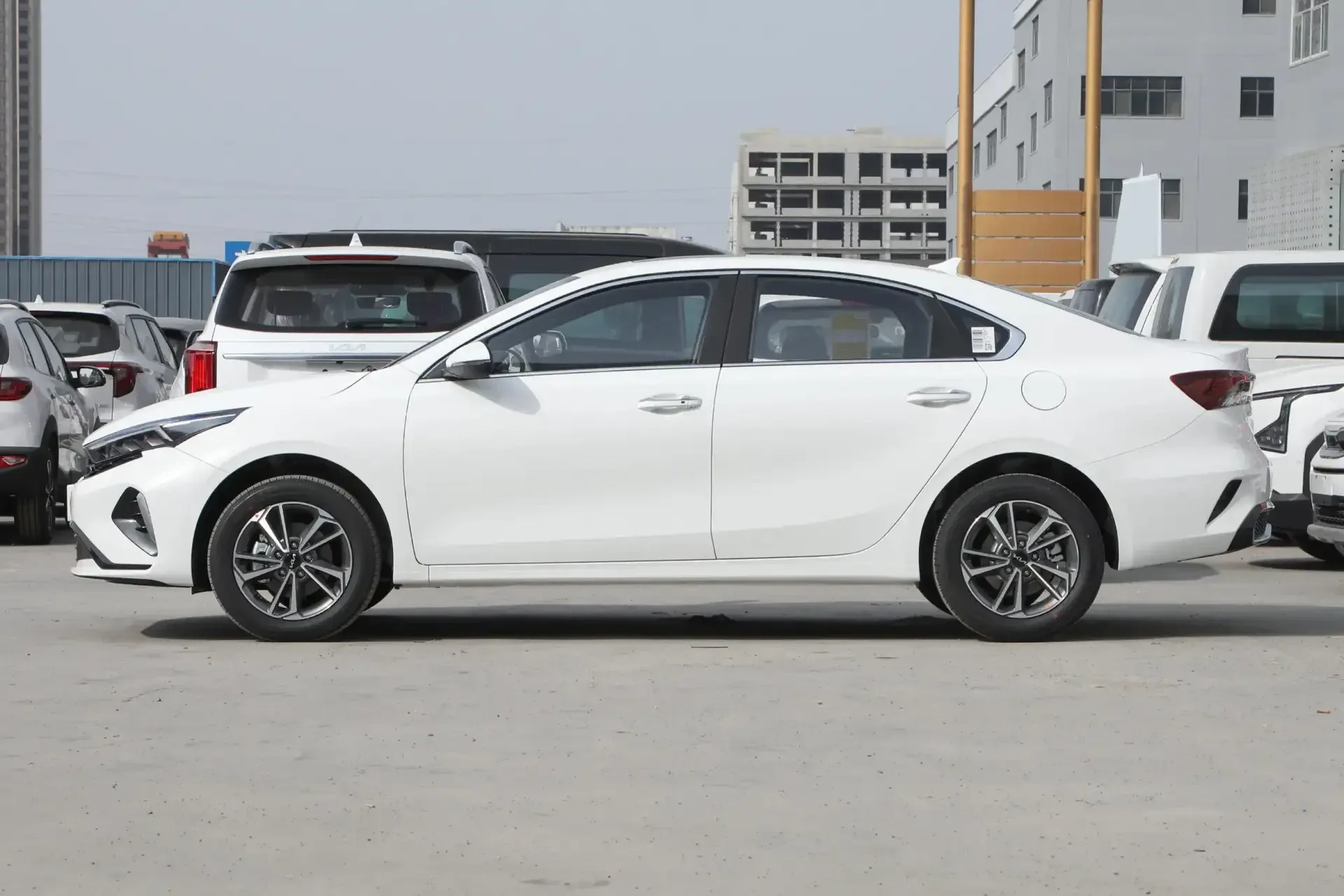 Kia K3 1.5L IVT (2025 г.) из Китая — пробег 0 км!   ‼️ ПРЕДЛОЖЕНИЕ АКТУАЛЬНО 3 ДНЯ ‼️  • Двигатель: 
