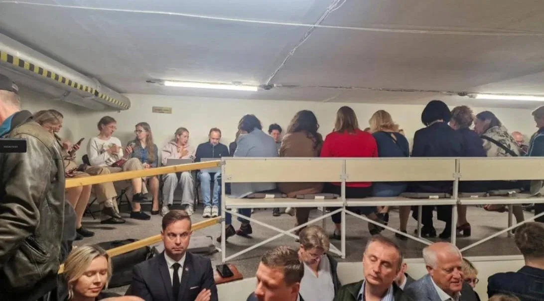 ‼️🇱🇹😱 Литовские лидеры прятались в подвале во время воздушной тревоги, самолеты НАТО не смогли сбить