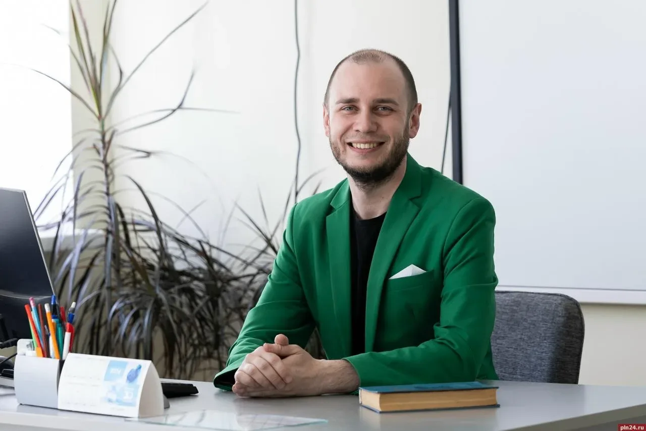 Учитель года-2026 Вячеслав Новиков: На работу иду с улыбкой   Победителем областного этапа конкурса 
