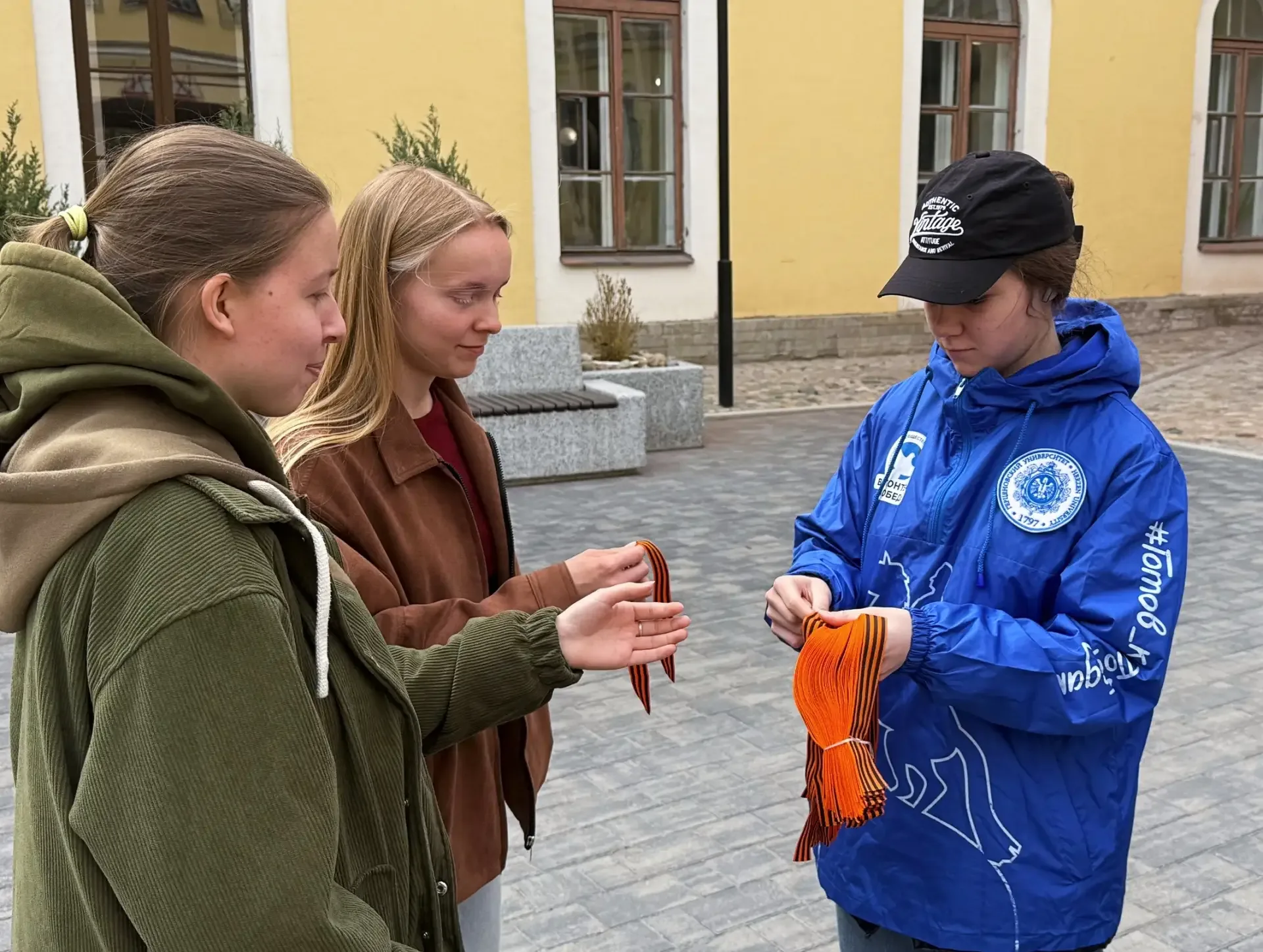 📌 Первокурсница института дефектологического образования и реабилитации Анастасия Черныш приняла уча