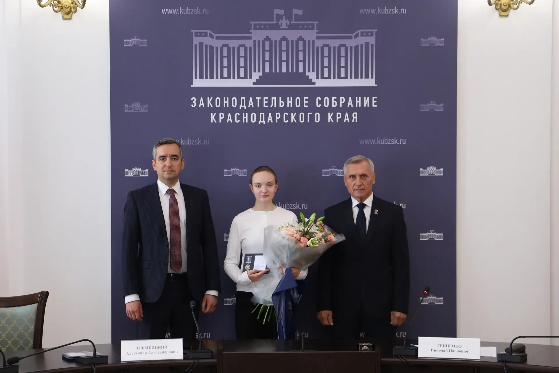 🔥 Дарина Белик награждена медалью «За проявленное мужество»  Сегодня в Законодательном Собрании Крас