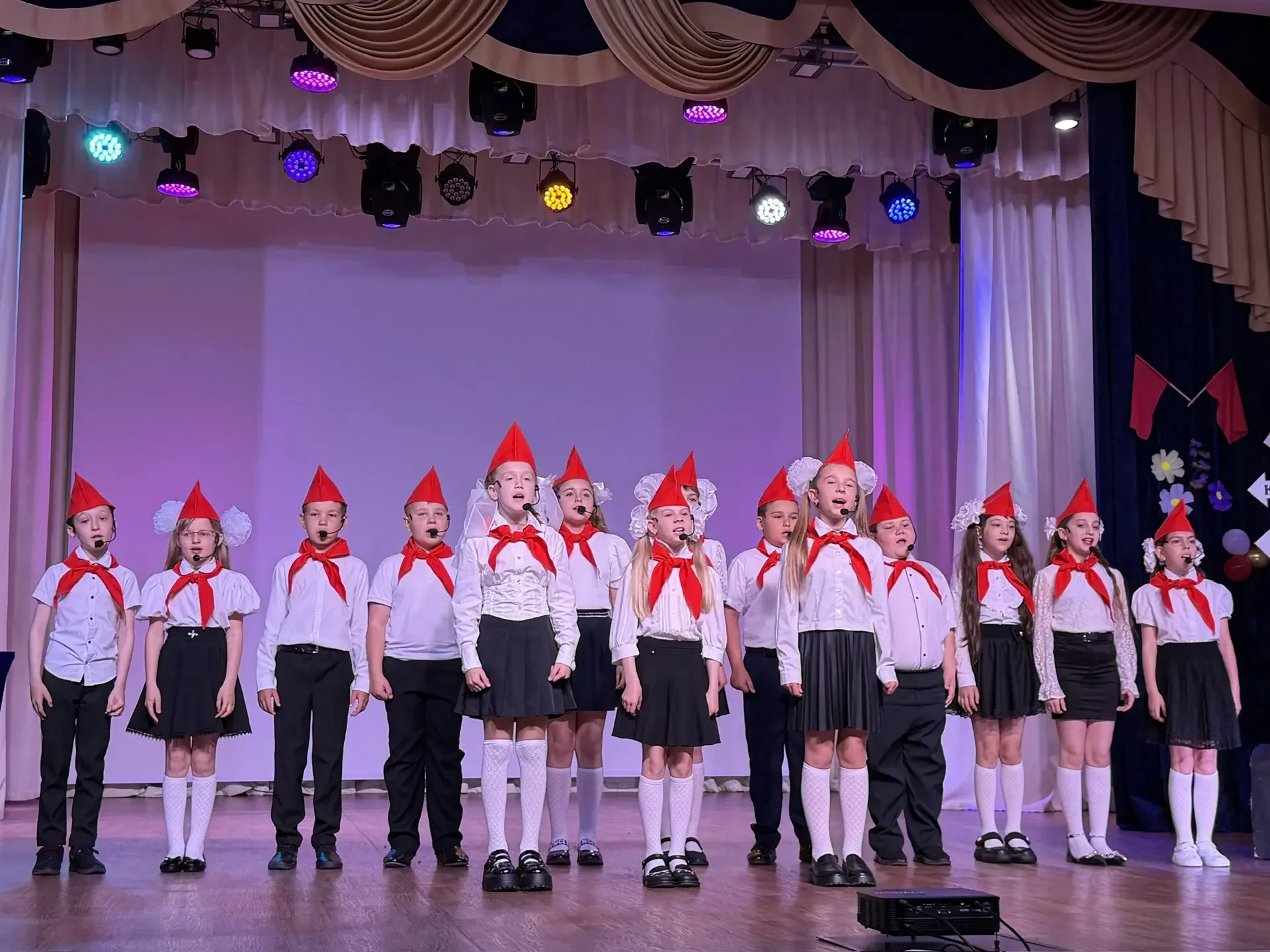 🎉Первомай в Брюховецком районе отмечают по-настоящему душевно.   🏠Праздничные концерты с яркими номе