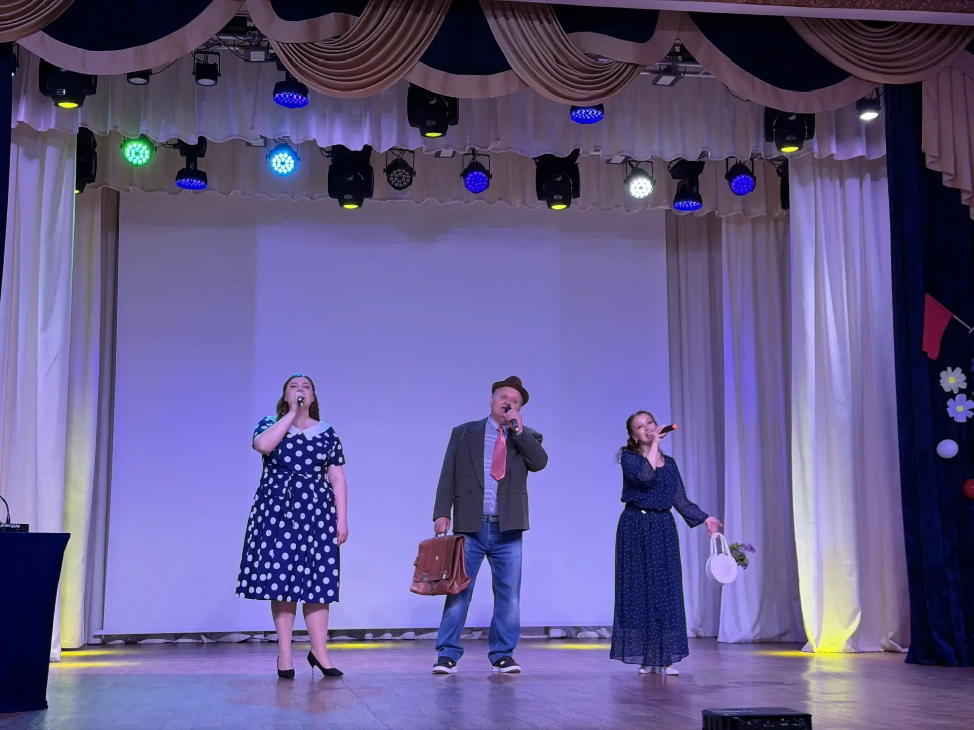 🎉Первомай в Брюховецком районе отмечают по-настоящему душевно.   🏠Праздничные концерты с яркими номе