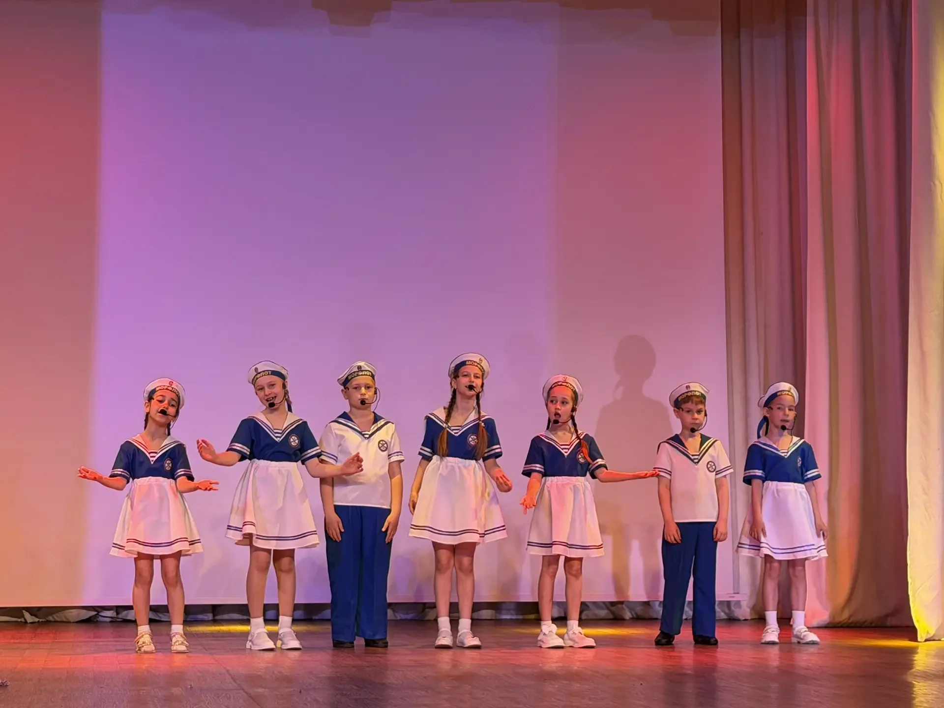 🎉Первомай в Брюховецком районе отмечают по-настоящему душевно.   🏠Праздничные концерты с яркими номе