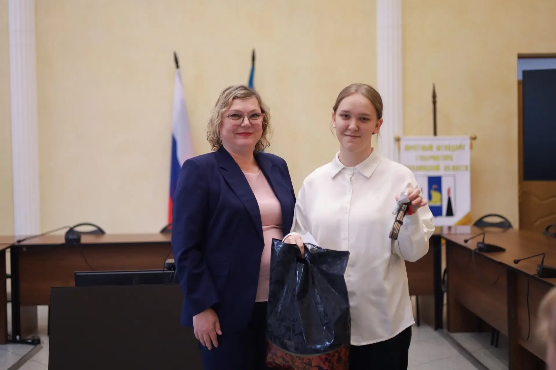 Поздравлять жителей с предстоящим новосельем всегда приятно!   А когда получателями являются молодые