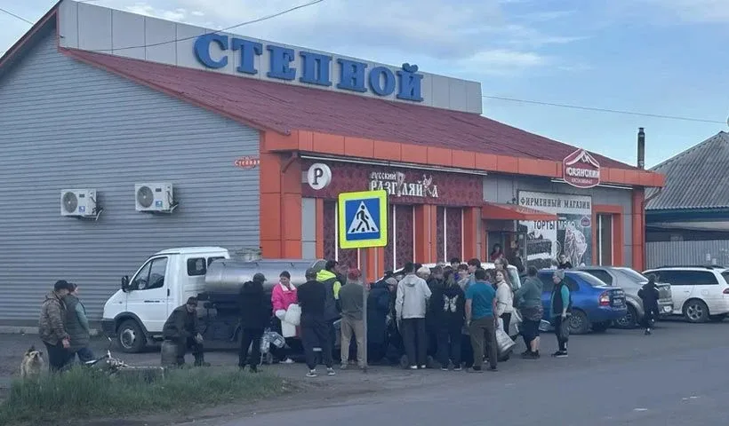 ПОДВОЗ ВОДЫ ОБЪЕДИНИЛ ВСЕХ В ХАКАСИИ Как всегда: не было бы счастья, да несчастье помогло. Коммуналь