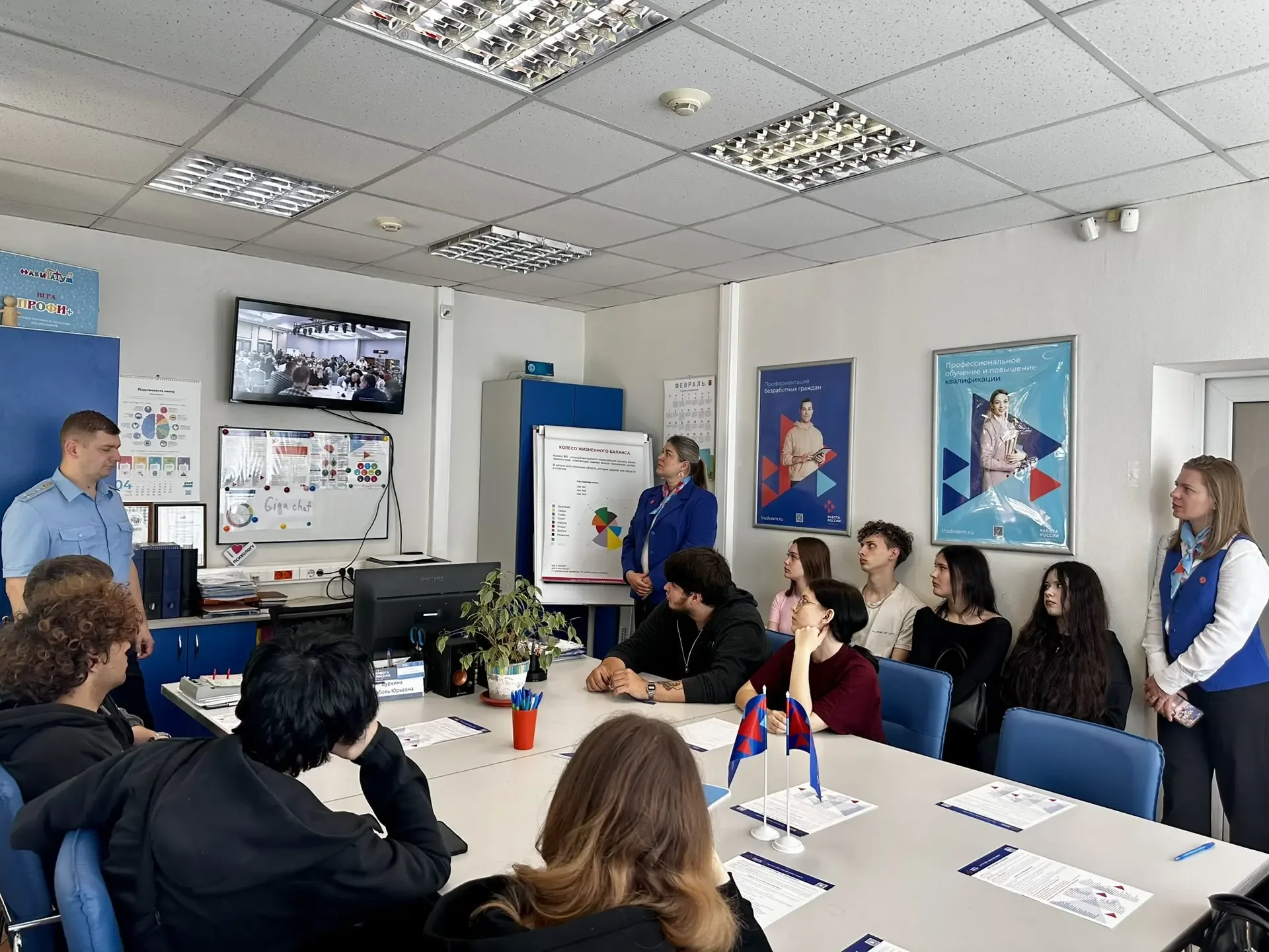 Судебные приставы Кубани провели профориентационную встречу со студентами-юристами в рамках ярмарки 