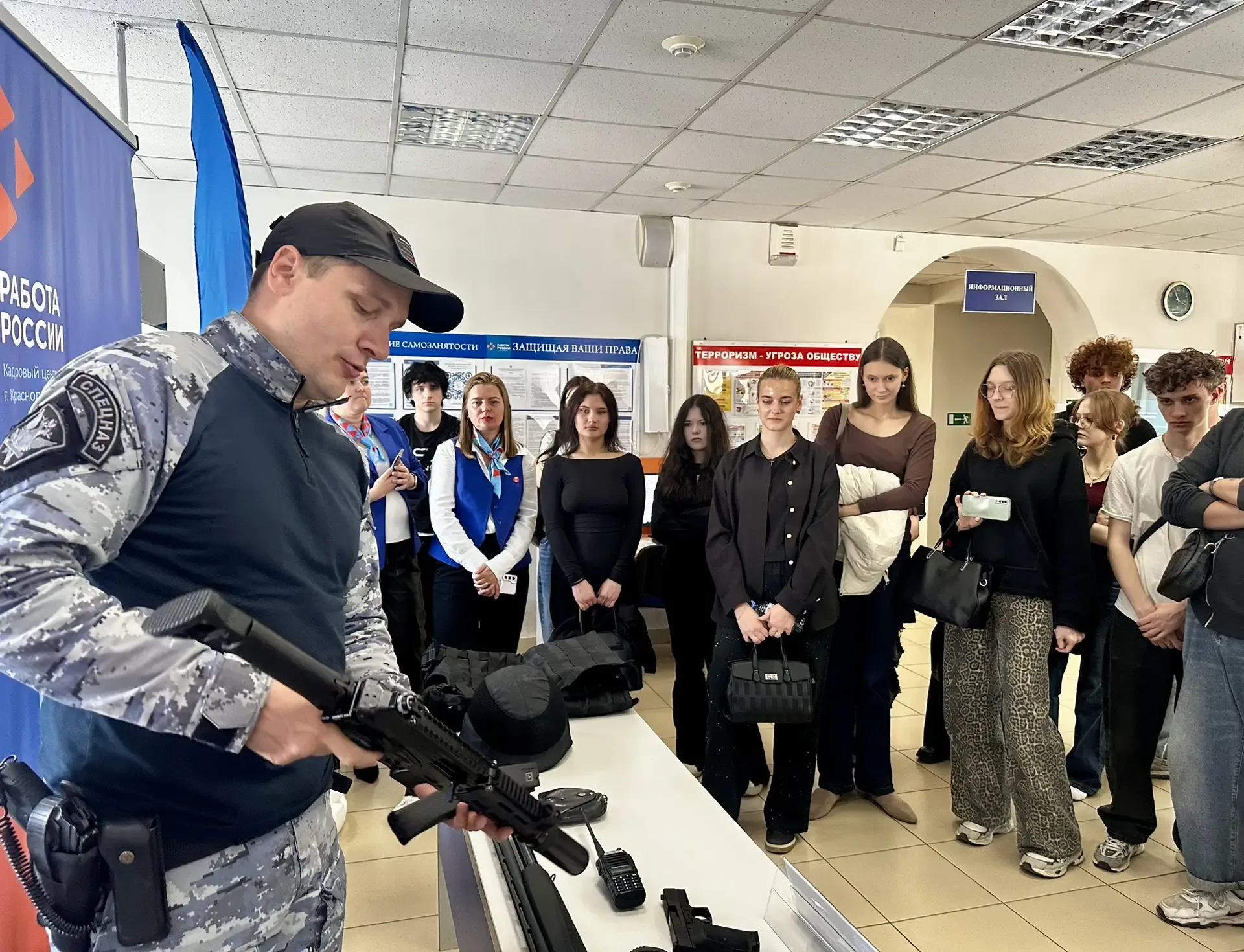 Судебные приставы Кубани провели профориентационную встречу со студентами-юристами в рамках ярмарки 