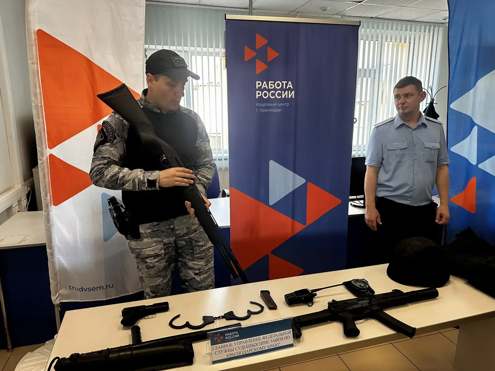 Судебные приставы Кубани провели профориентационную встречу со студентами-юристами в рамках ярмарки 